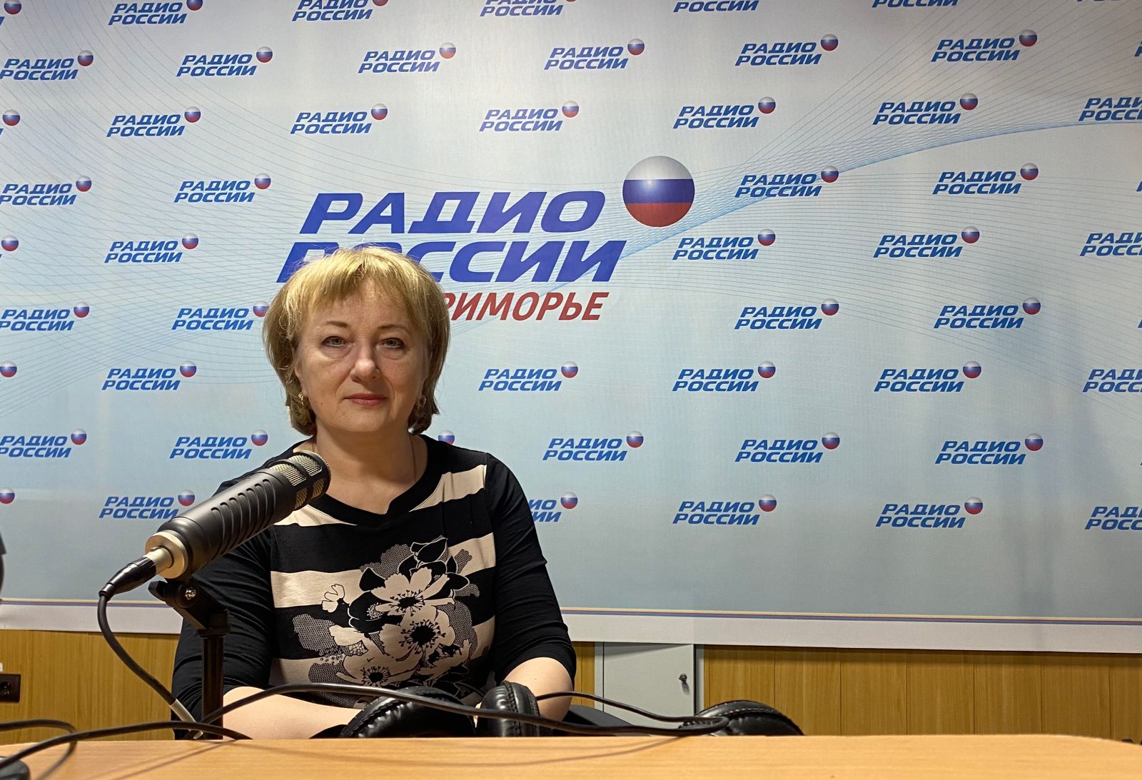 Notarius-Primorskoj-kraevoj-notarialnoj-palaty-v-radioprogramme-rasskazala-ob-osobennostjah-zashhity-prav-nesovershennoletnih-grazhdan-i-tretih-lic-pri-notarialnom-udostoverenii-sdelok-s-nedvizhimym-imushhestvom