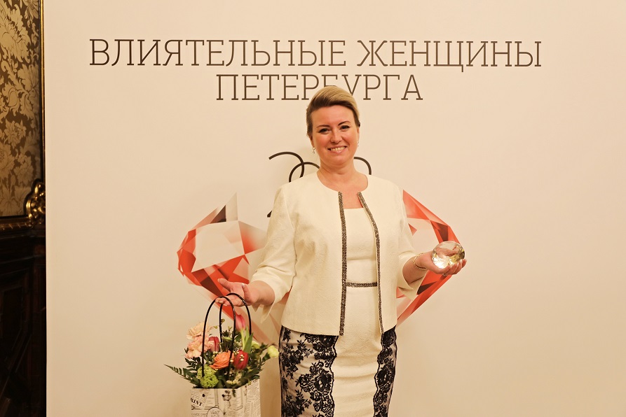 Prezident-Notarialnoj-palaty-Sankt-Peterburga-stala-laureatom-premii-Vlijatelnye-zhenshhiny-Peterburga