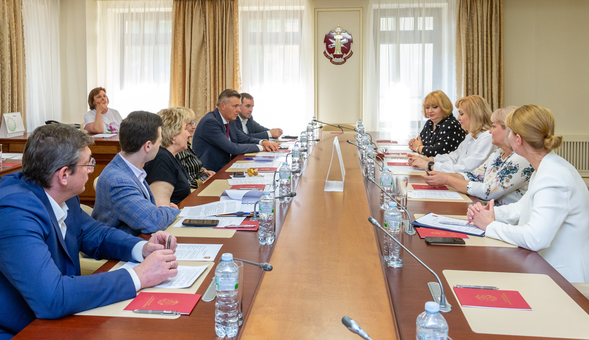 Notariaty-Rossii-i-LNR-proveli-rabochuju-vstrechu-dlja-organizacii-vzaimodejstvija-i-obmenu-opytom